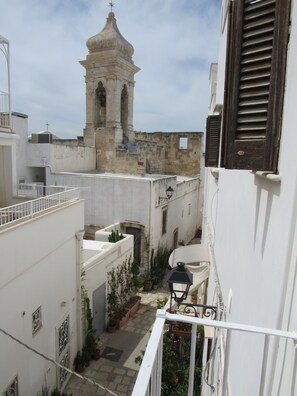 Habitación Deluxe, balcón | Ropa de cama de alta calidad, edredón y camas con efecto memoria 