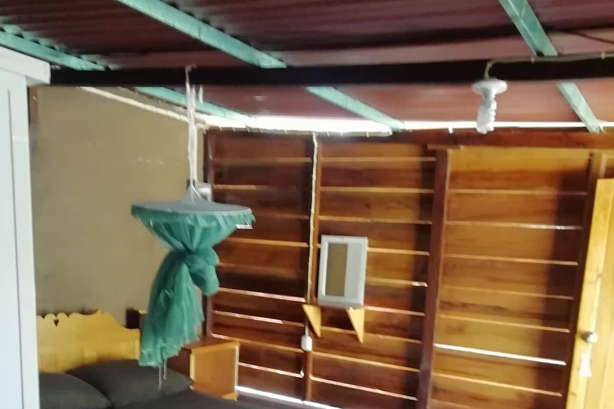 Basic Cabin, 1 Queen Bed | Free WiFi, bed sheets