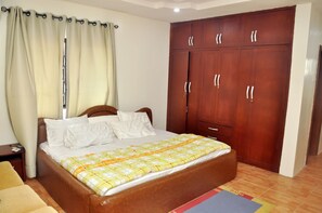 Executive Double Room, 1 King Bed | Desk, soundproofing, free WiFi, bed sheets - Jec Lodge Vgc (Lekki)