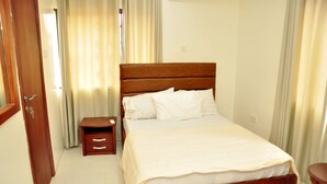 Deluxe Room, 1 Double Bed | Desk, soundproofing, WiFi (free), bed sheets - Jec Lodge Vgc (Lekki)