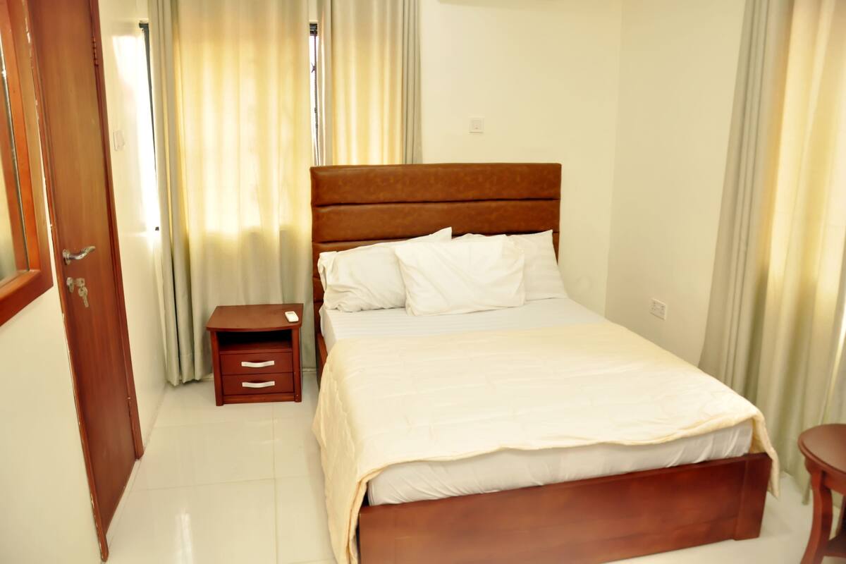 Deluxe Room, 1 Double Bed | Desk, soundproofing, WiFi (free), bed sheets