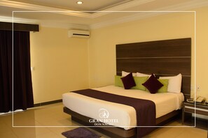 Junior Suite | In-room safe, desk, laptop workspace, iron/ironing board