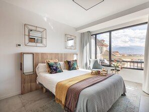 2 bedrooms, iron/ironing board, travel cot, free WiFi