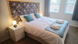 2 bedrooms, iron/ironing board, Internet, bed sheets