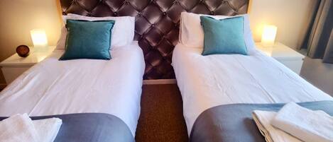 2 bedrooms, iron/ironing board, Internet, bed sheets