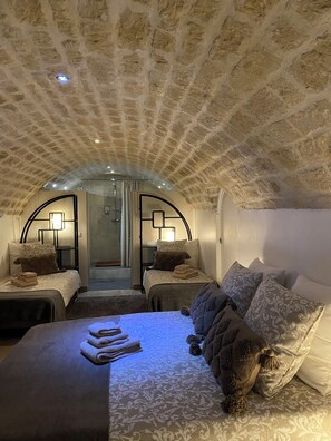 1 bedroom, iron/ironing board, travel crib, free WiFi - APT 70m2 5mns Montmarte, Moulin rouge, 3mns metro, heart of Batignolles (Paris)