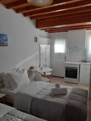 1 bedroom, iron/ironing board, WiFi, bed sheets