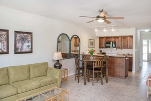 TV, offices - Beach Living at Island Pine Villas BLJ (George Town)