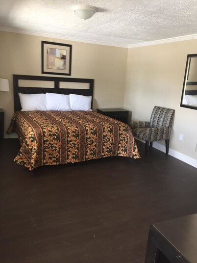 Suburban's  Lavilla Inn