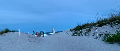 Beach nearby, sun loungers, beach towels