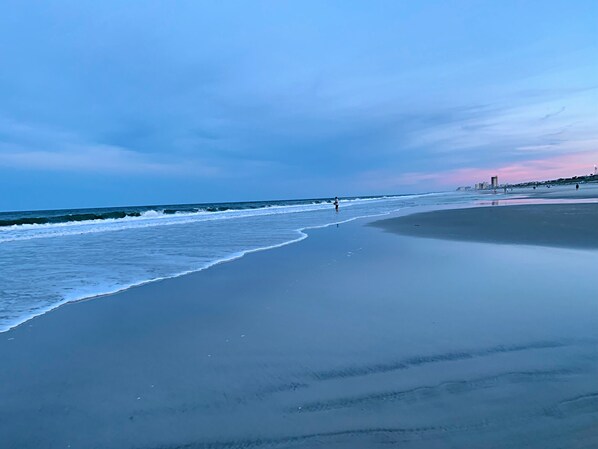 Beach nearby, sun-loungers, beach towels - Jacksonville Beach Retreat 2A (Jacksonville Beach)