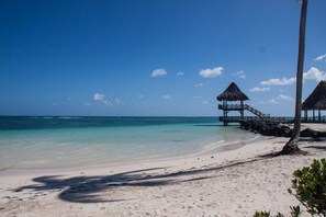 Beach nearby, beach towels - Beach/Golf apartment (Higüey)