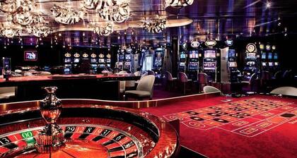 Bar house, Sauna, Game room Hot Tube 3,5bath Central AC, WiFi, lakes, pools, ski