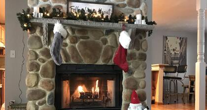 Bar casa de hasta 23 personas, 5bed + loft y 3.5bath Central AC, WiFi, lagos, piscinas.