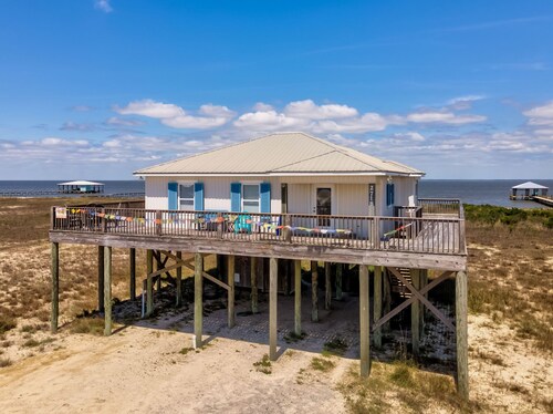 The Beach House! Bayfront, Pet Friendly, Sleeps 8