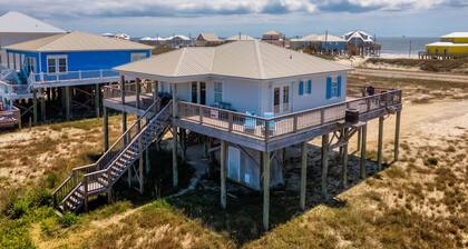 The Beach House! Bayfront, Pet Friendly, Sleeps 8