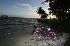 Solstolar och strandhanddukar