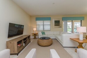 House, Multiple Beds (9 Bedroom 5 Bathroom in Champions Gat) | Living area