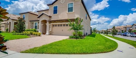 House, Multiple Beds (9 Bedroom 5 Bathroom in Champions Gat) | Property grounds
