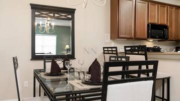 Apartment, 1 King Bed (OAKWATER RESORT near Disney!(2OWT27OW) | In-room dining