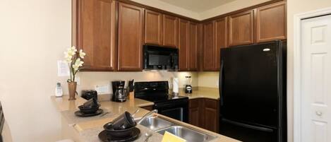 公寓, 1 張特大雙人床 (OAKWATER RESORT near Disney!(2OWT27OW) | 私人廚房 | 電冰箱、微波爐、爐台、洗碗機