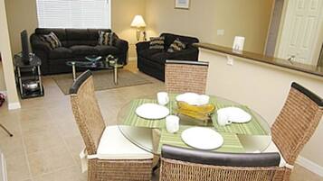 Apartment, 1 King Bed (OAKWATER Resort, amazing location (2O) | In-room dining