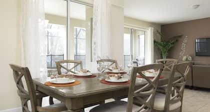 Amazing 6 Bedrs 5 Bths Paradise Palms