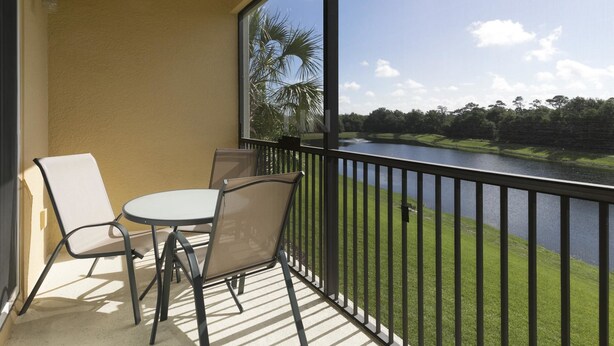 อพาร์ทเมนท์, หลายเตียง (3 Beds TOWNHOUSE super close DISNEY(3) | ระเบียง