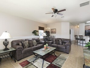 公寓, 多張床 (3 Beds TOWNHOUSE super close DISNEY(3) | 起居區 | 平面電視