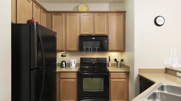 Apartment, Multiple Beds (3 Beds TOWNHOUSE super close DISNEY(3) | Private kitchen | Fridge, microwave, stovetop, dishwasher