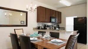 Căn hộ, nhiều giường (Wonderful Apto Vacation Villa  (3BVT1) | Khu vực ăn uống tại phòng