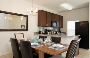 Apartment, Multiple Beds (Wonderful Apto Vacation Villa  (3BVT1) | In-room dining - Wonderful Apto Vacation Villa (Kissimmee)