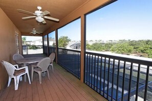 House, Multiple Beds (110 ESSPL Wonderful 5 bedrooms near D) | Balcony