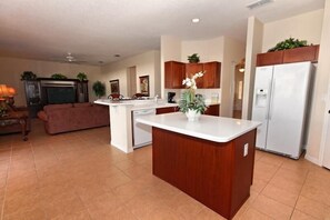 House, Multiple Beds (110 ESSPL Wonderful 5 bedrooms near D) | Private kitchen | Fridge, microwave, stovetop, dishwasher