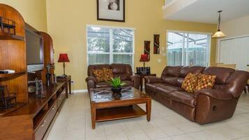 Rumah, Beberapa Tempat Tidur (Amazing 6 bedrooms 4 baths 1028OCB) | Area keluarga | TV