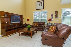 Casa, varias camas (Amazing 6 bedrooms 4 baths 1028OCB) | Zona de estar | Una televisión