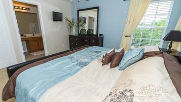 House, Multiple Beds (Amazing 6 bedrooms 4 baths 1028OCB) | 6 bedrooms, WiFi