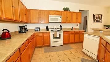 House, Multiple Beds (103BLL Fantastic 4 bed with games roo) | Private kitchen | Fridge, microwave, stovetop, dishwasher