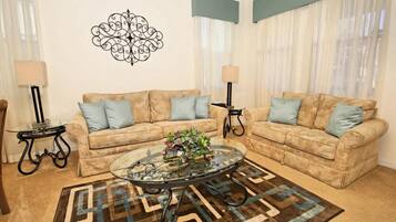 Rumah, Beberapa Tempat Tidur (103BLL Fantastic 4 bed with games roo) | Area keluarga | TV