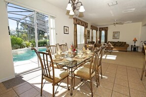 House, Multiple Beds (103BLL Fantastic 4 bed with games roo) | In-room dining
