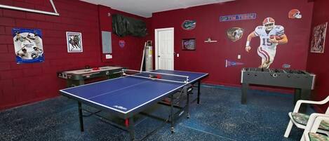 House, Multiple Beds (103BLL Fantastic 4 bed with games roo) | Game room