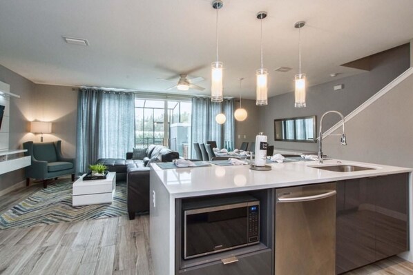 Apartment, Multiple Beds (1203LR BEAUTIFUL TOWNHOME CLOSE TO DI)