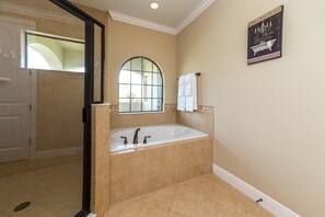 House, Multiple Beds (1041CP Amazing Reunion Resort Golf Co) | Bathroom | Combined shower/tub