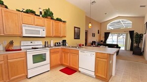 Maison, plusieurs lits (1112 SA AMAZING 4 bedrooms 3 baths NE) | Cuisine privée