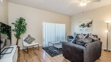 Apartemen, Beberapa Tempat Tidur (1104CAL 4 bedroom Townhome in a Resor) | Area keluarga | TV LED