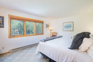 3 chambres, fer et planche à repasser, Wi-Fi gratuit, draps fournis