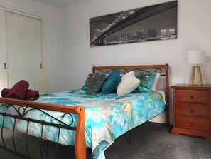 2 Schlafzimmer, Schreibtisch, Bügeleisen/Bügelbrett, WLAN