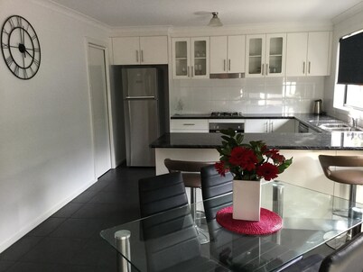 AJ's Home. Modern, open plan & quiet location.