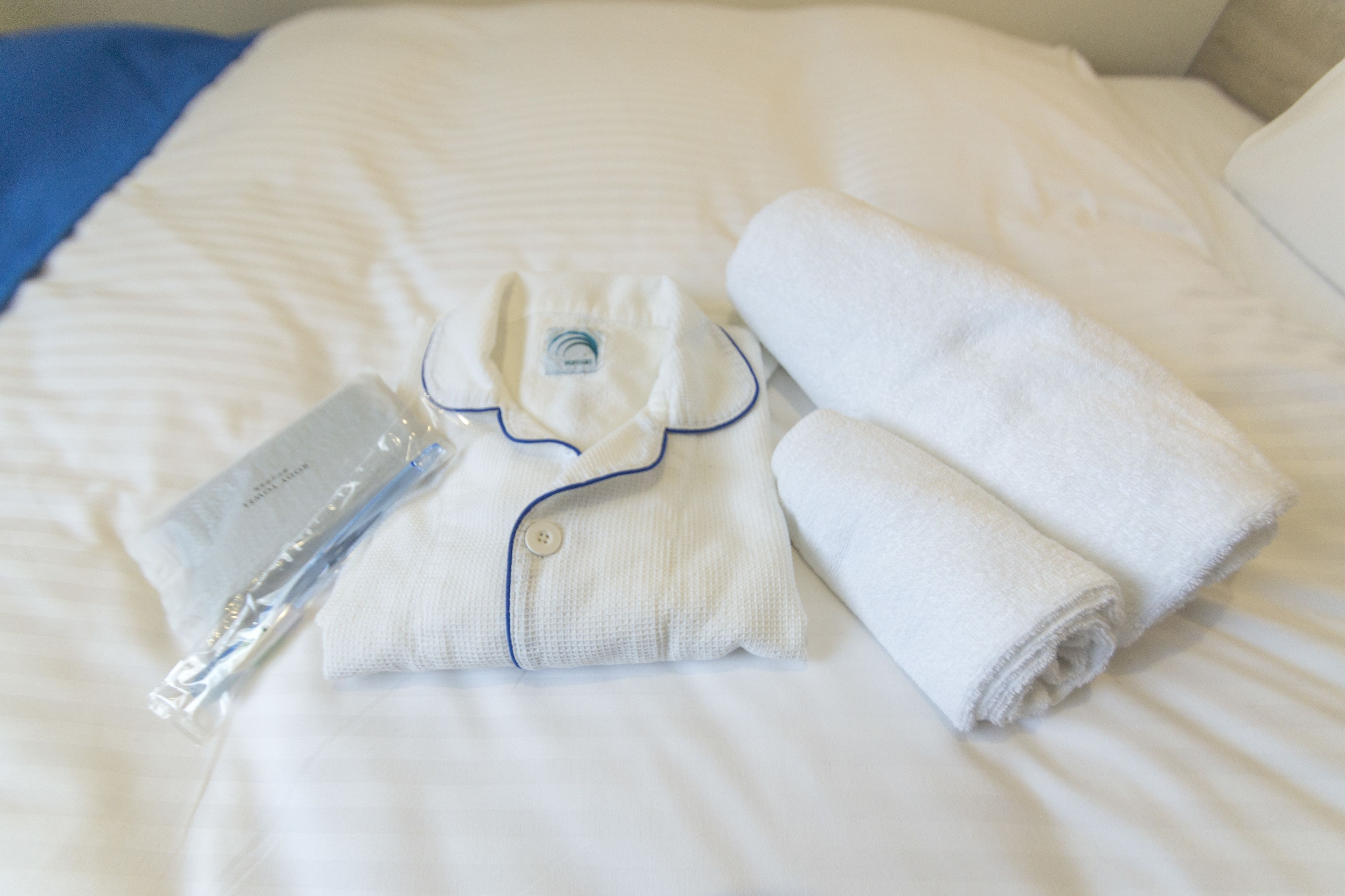 1 bedroom, down duvets, desk, blackout curtains