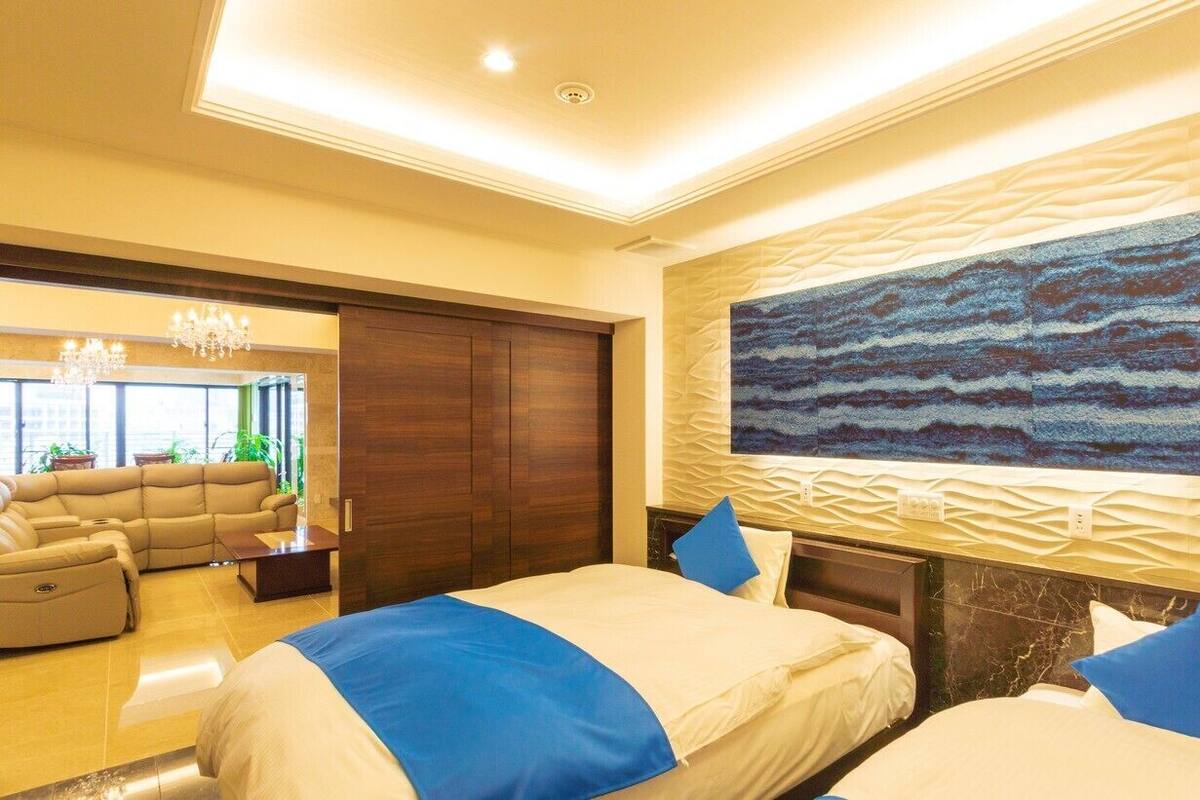 1 bedroom, down duvets, desk, blackout curtains